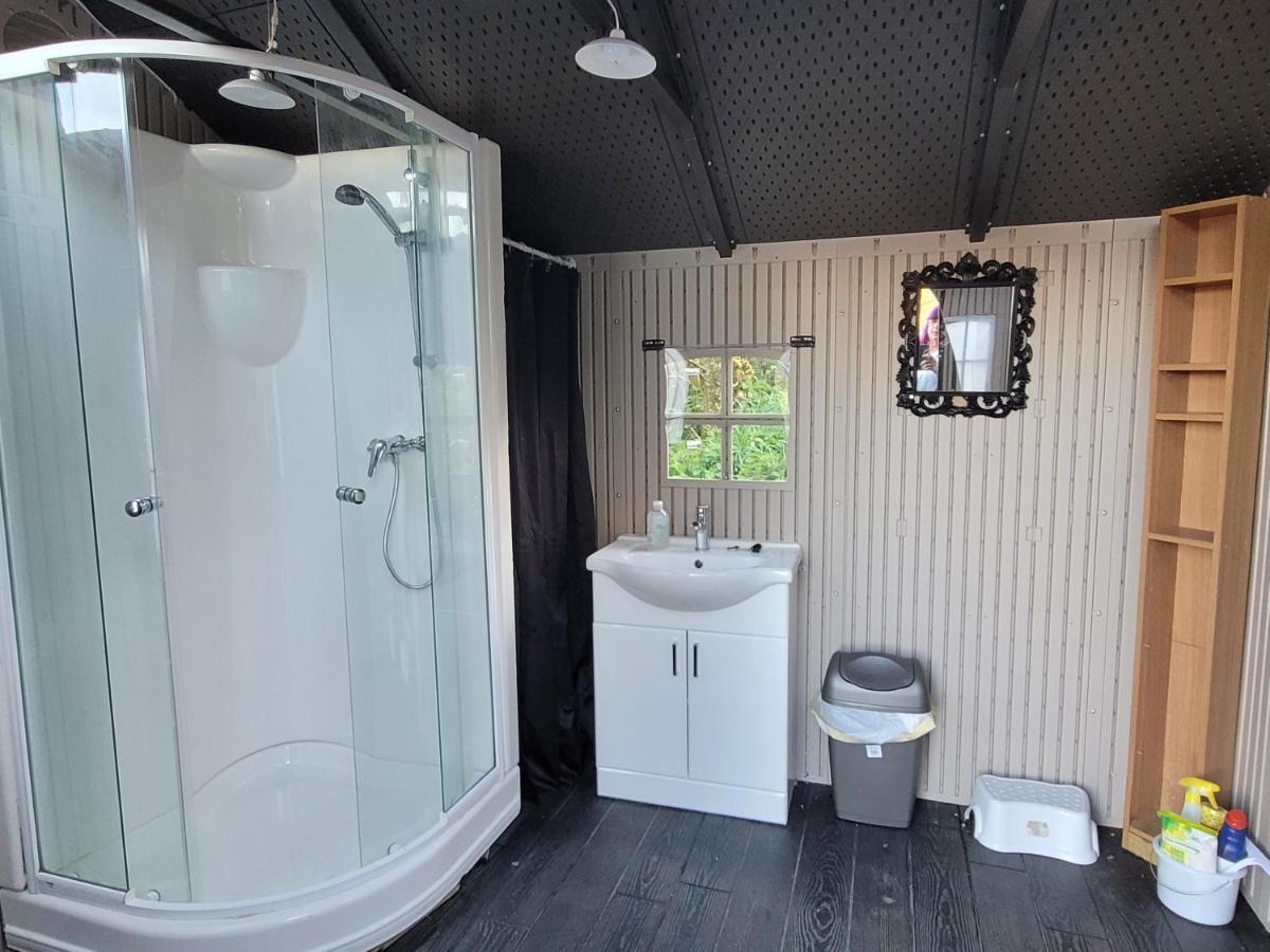 1 Glamping Tent With Kitchen & Electric On Small Family Campsite, No Bedding Supplied Narberth Buitenkant foto