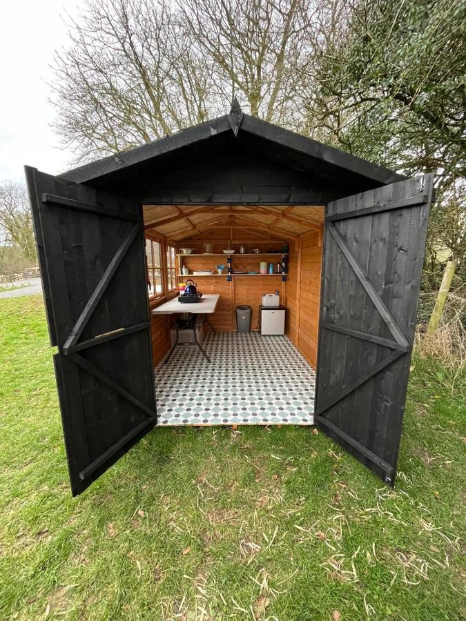 1 Glamping Tent With Kitchen & Electric On Small Family Campsite, No Bedding Supplied Narberth Buitenkant foto