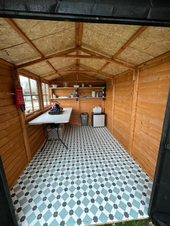1 Glamping Tent With Kitchen & Electric On Small Family Campsite, No Bedding Supplied Narberth Buitenkant foto